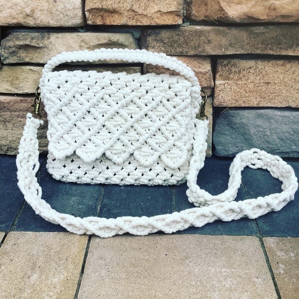 New Handcrafted Macramé Shoulder Bag - Picture 5 of 6